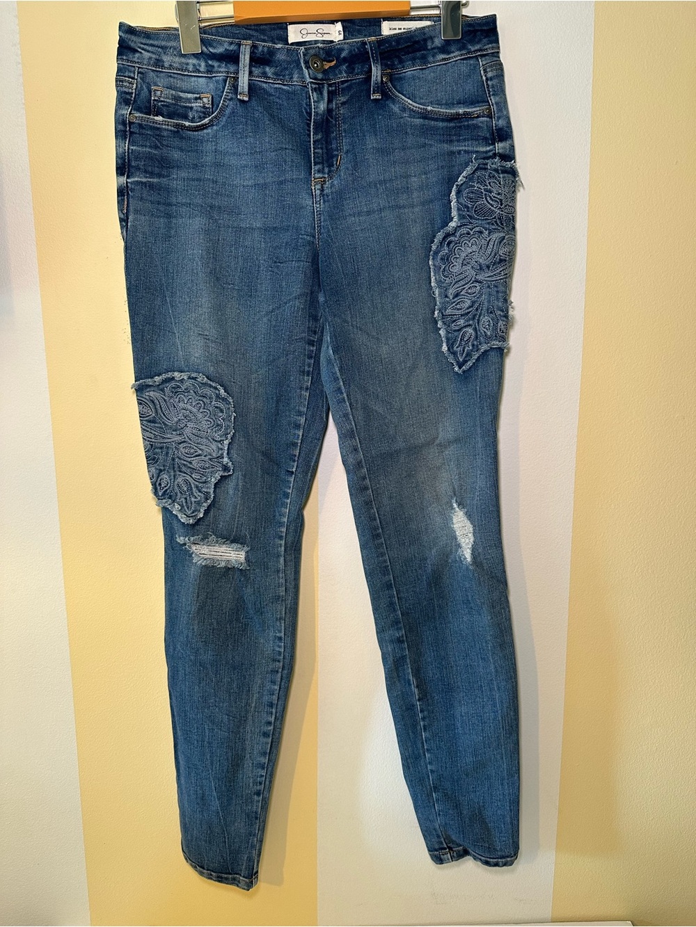 Jessica Simpson Kiss Me Super Skinny Jeans Size 29 Embroidered Patch Distressed